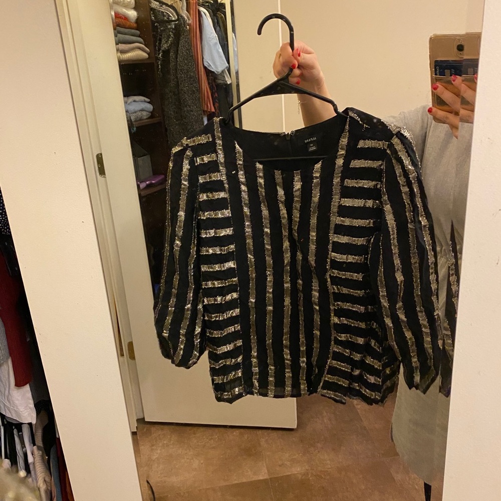 Gold and black top